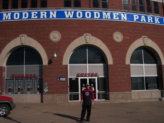 modernwoodmenparkhistoricjohnodonaldstadiumdavenportia.jpg